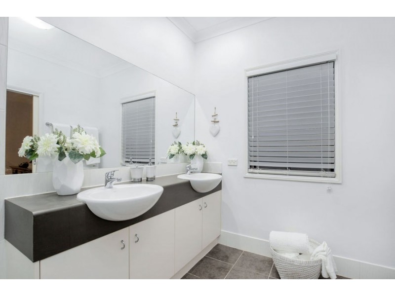 37 Buccaneer Way, Coomera Waters QLD 4209