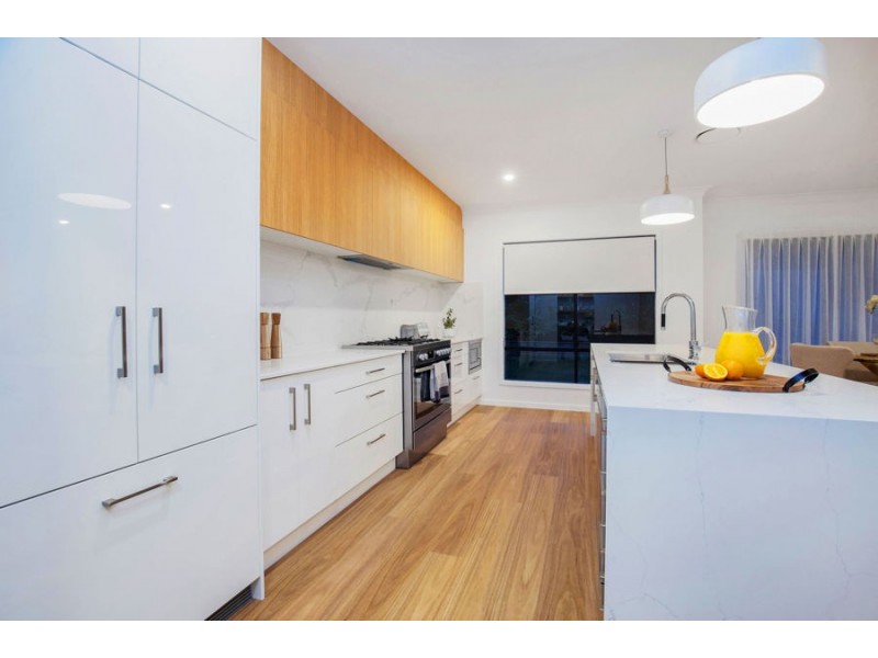 6 Kintail Lane, Coomera Waters QLD 4209