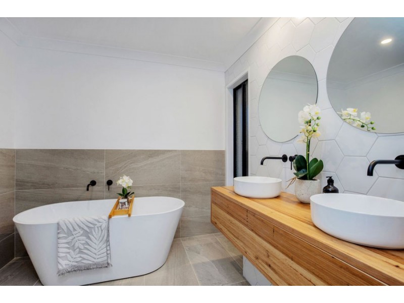 6 Kintail Lane, Coomera Waters QLD 4209