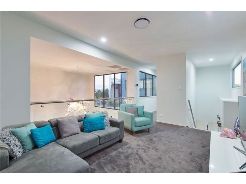 32 Sovereign Lane, Coomera Waters QLD 4209