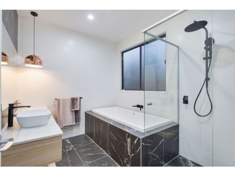 32 Sovereign Lane, Coomera Waters QLD 4209