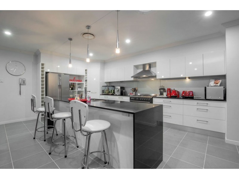 8 Pacha Close, Coomera Waters QLD 4209