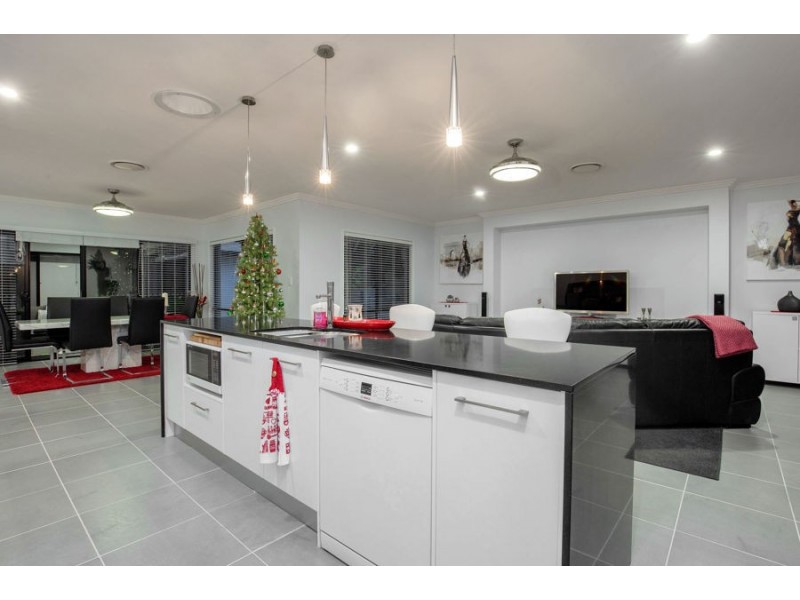 8 Pacha Close, Coomera Waters QLD 4209