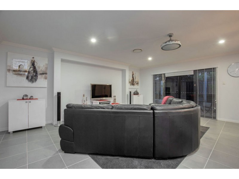 8 Pacha Close, Coomera Waters QLD 4209