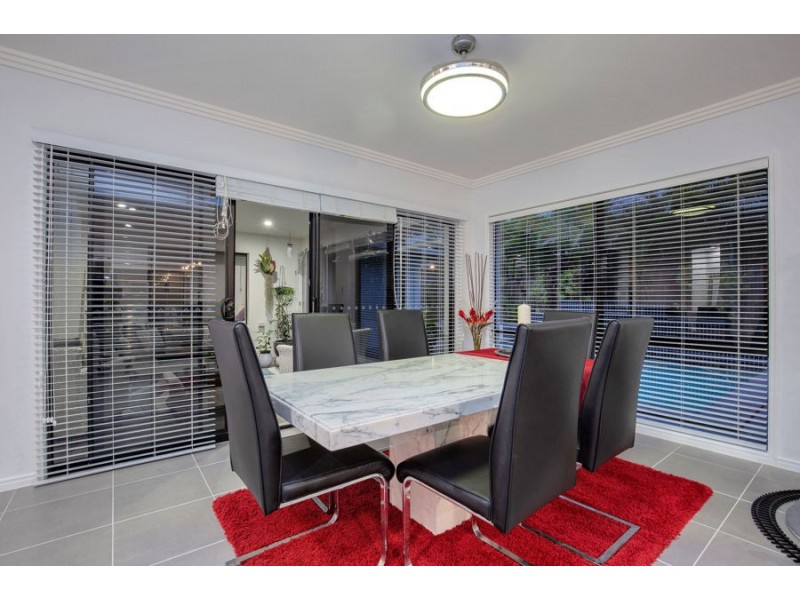 8 Pacha Close, Coomera Waters QLD 4209