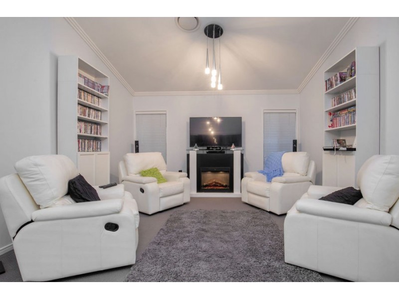 8 Pacha Close, Coomera Waters QLD 4209