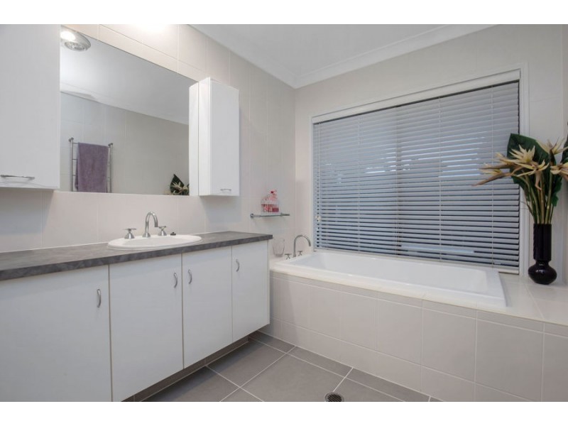 8 Pacha Close, Coomera Waters QLD 4209