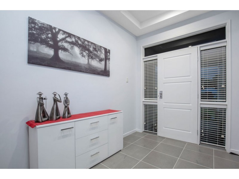 8 Pacha Close, Coomera Waters QLD 4209