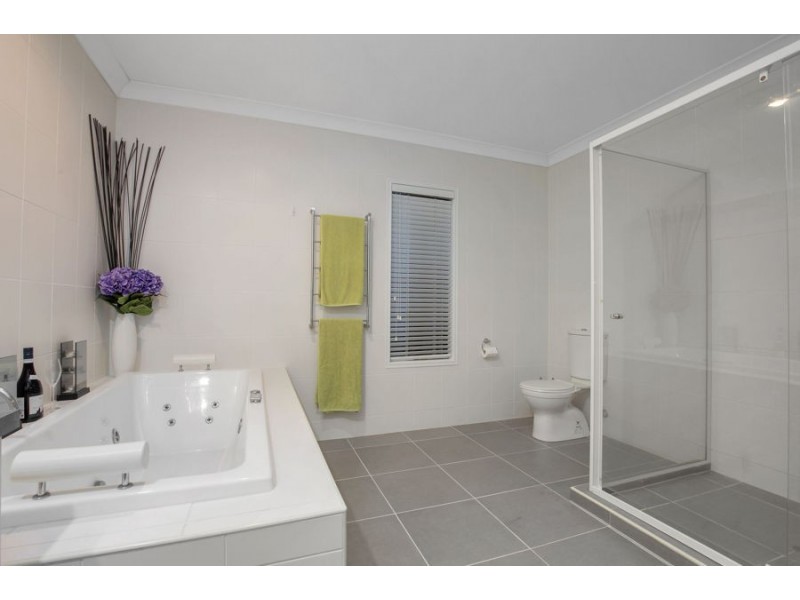 8 Pacha Close, Coomera Waters QLD 4209