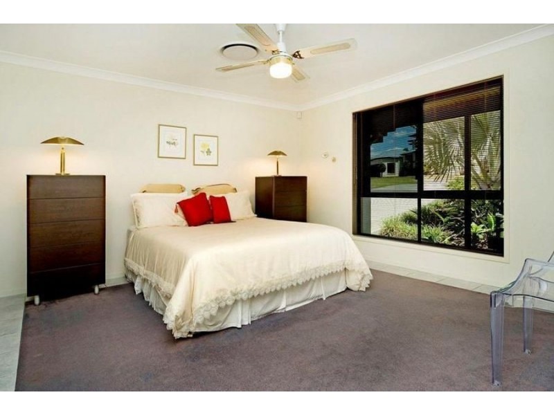 2 Ingrid Lane, Coomera Waters QLD 4209