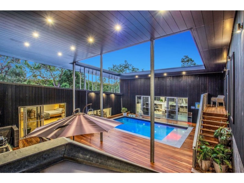 33 Pendragon Drive, Coomera Waters QLD 4209