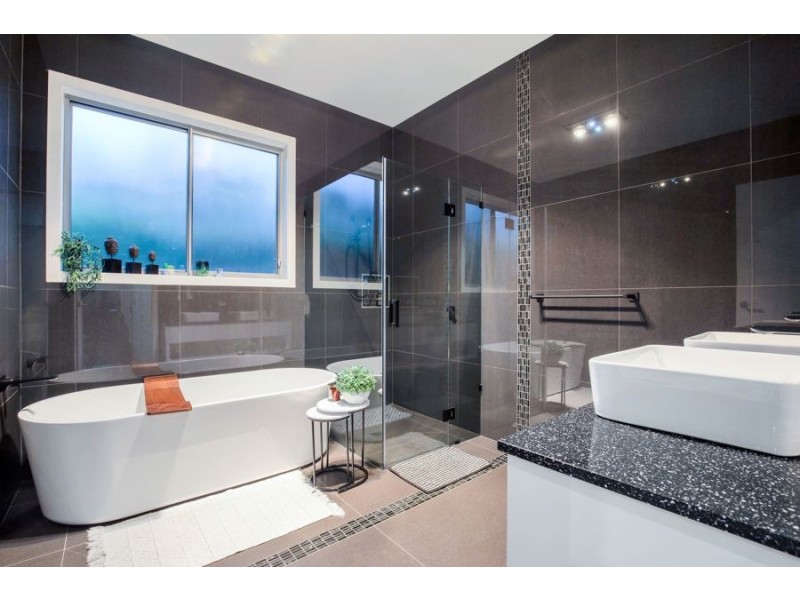 33 Pendragon Drive, Coomera Waters QLD 4209