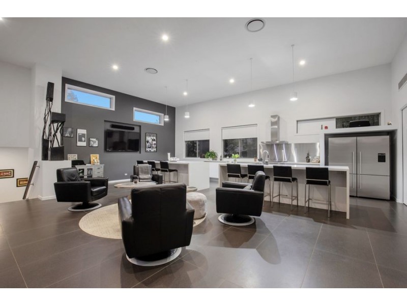 33 Pendragon Drive, Coomera Waters QLD 4209