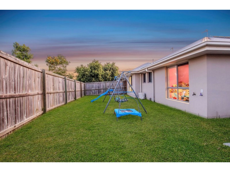 2/2 Mackenzie Street, Coomera QLD 4209