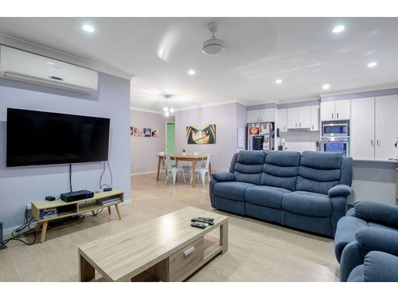 2/2 Mackenzie Street, Coomera QLD 4209