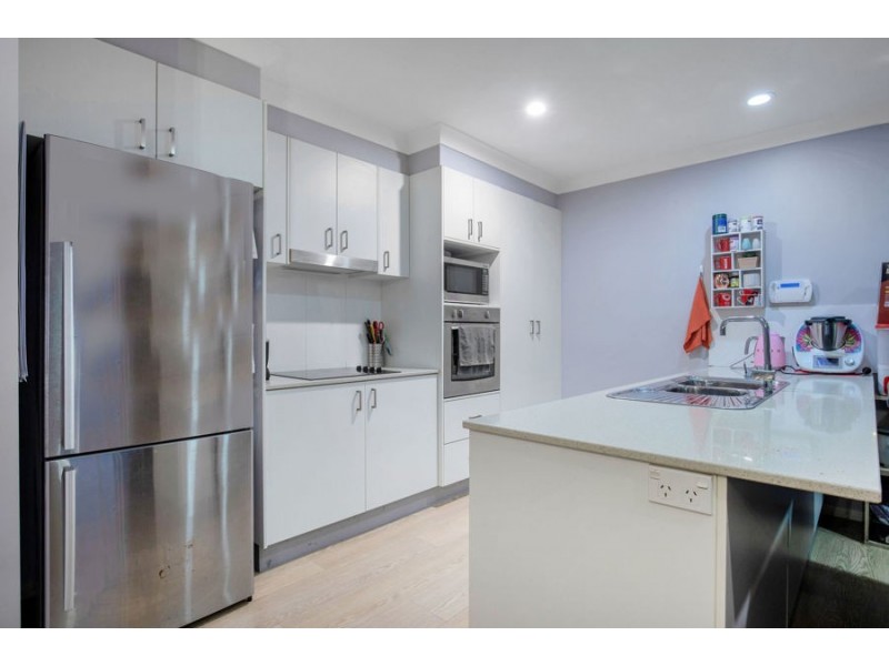 2/2 Mackenzie Street, Coomera QLD 4209