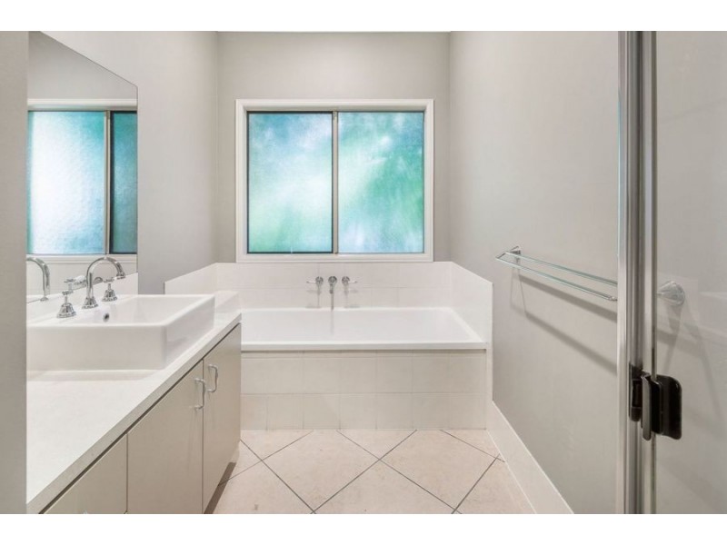 4 Katinka Circuit, Coomera Waters QLD 4209