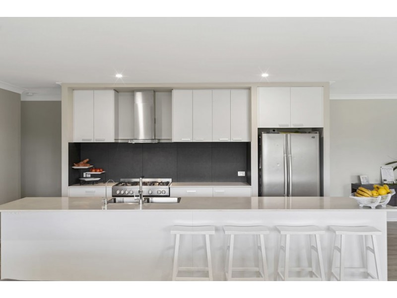 19 Memorial Drive, Upper Coomera QLD 4209