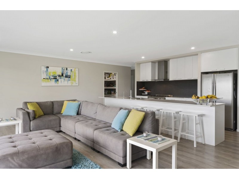 19 Memorial Drive, Upper Coomera QLD 4209