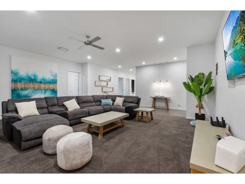 33 Pendragon Drive, Coomera Waters QLD 4209