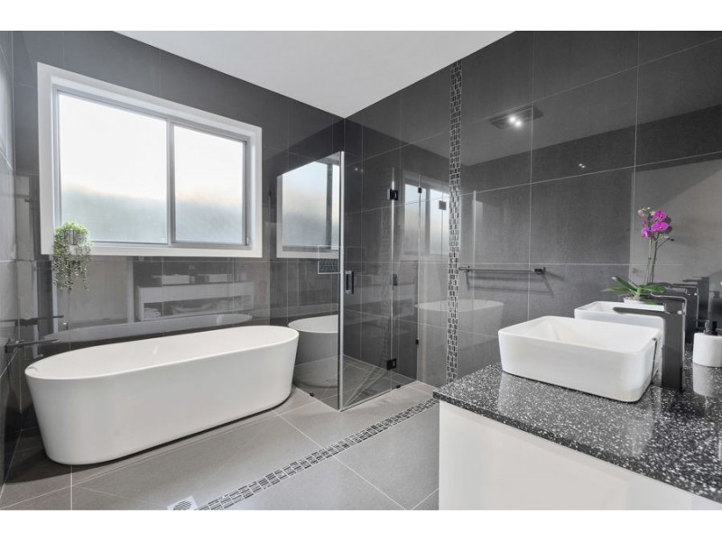 33 Pendragon Drive, Coomera Waters QLD 4209