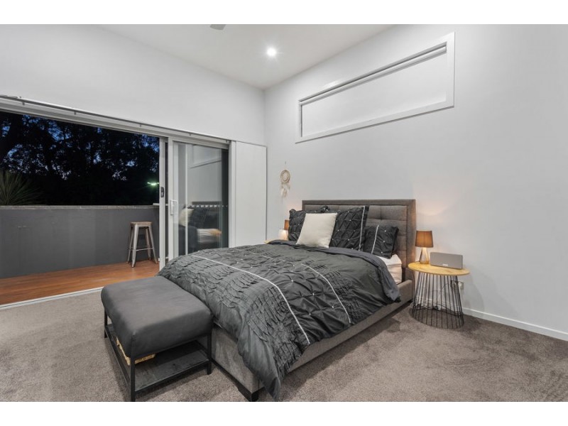 33 Pendragon Drive, Coomera Waters QLD 4209