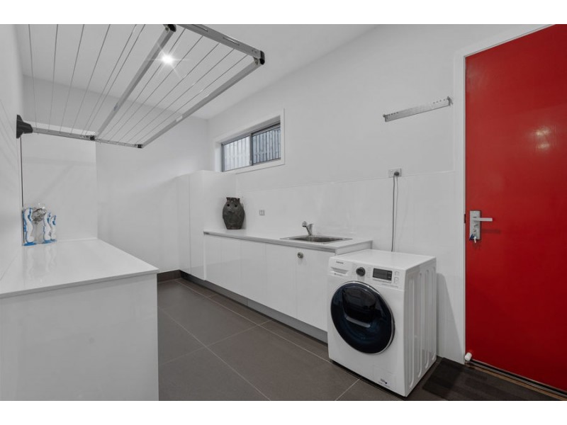 33 Pendragon Drive, Coomera Waters QLD 4209