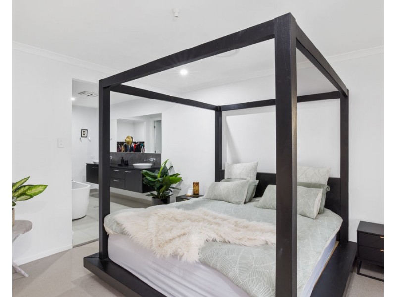 10 Skippers Place, Coomera Waters QLD 4209