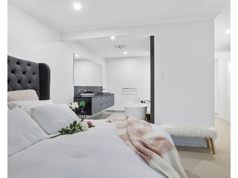 10 Skippers Place, Coomera Waters QLD 4209