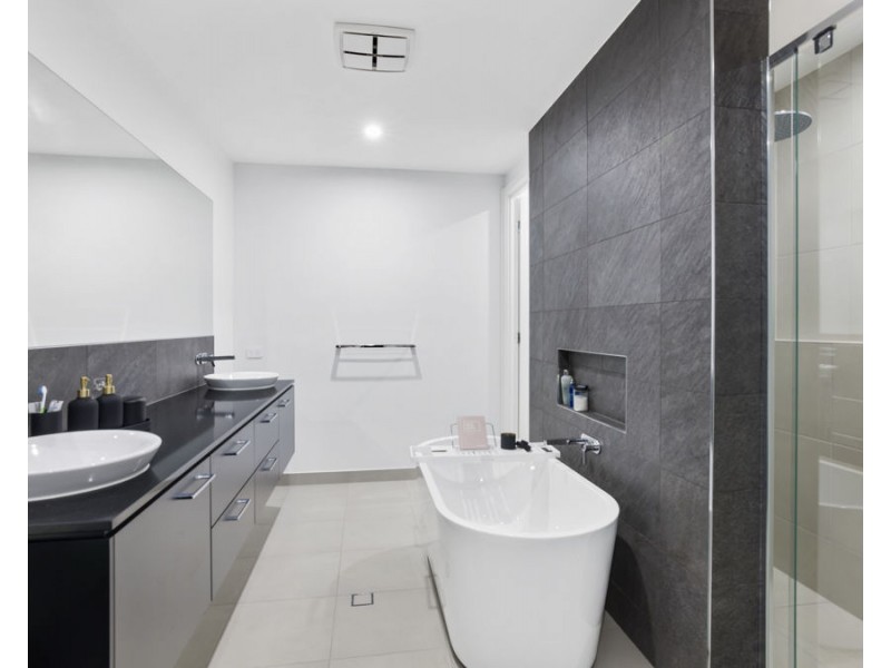 10 Skippers Place, Coomera Waters QLD 4209
