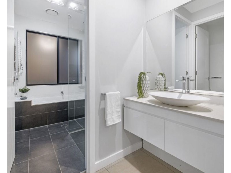 14 Waddiwong Rd, Coomera QLD 4209