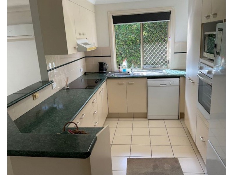 1/3 Middle Street, Labrador QLD 4215