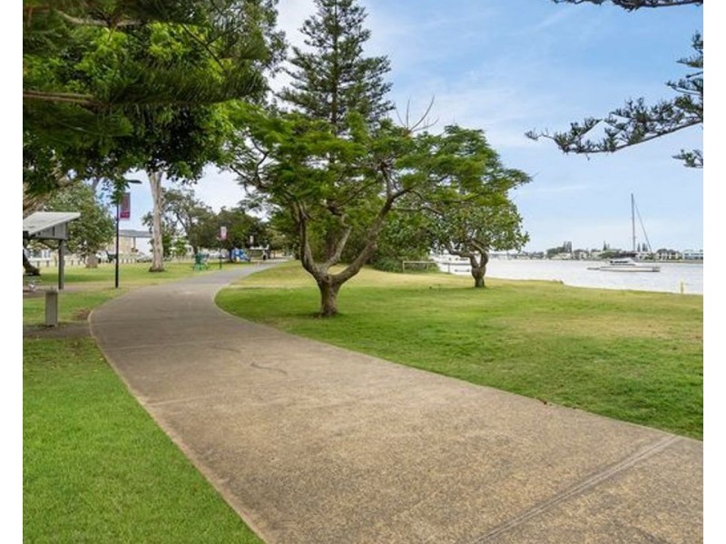 1/23 Victor Avenue, Paradise Point QLD 4216
