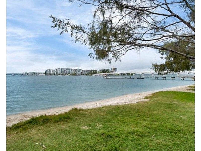 1/23 Victor Avenue, Paradise Point QLD 4216