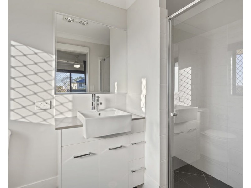 12 Sundew Crescent, Kensington Grove QLD 4341