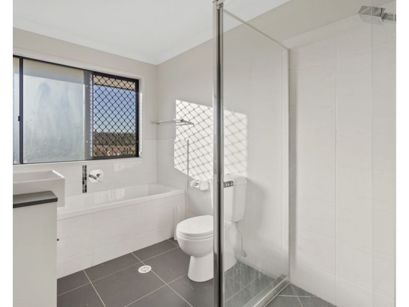 12 Sundew Crescent, Kensington Grove QLD 4341