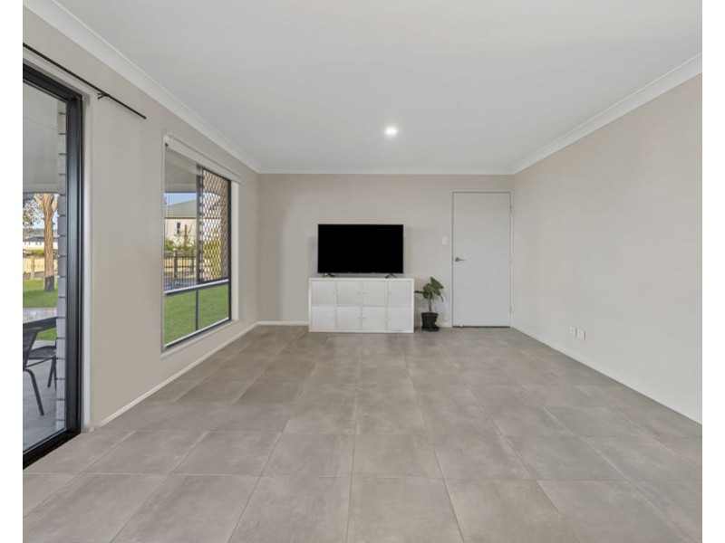 12 Sundew Crescent, Kensington Grove QLD 4341