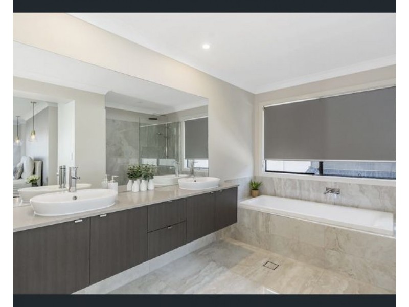 17 Christina Drive, Coomera Waters QLD 4209