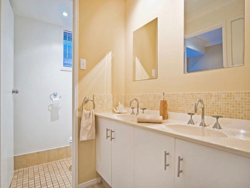 70 Riversdale Road, Oxenford QLD 4210