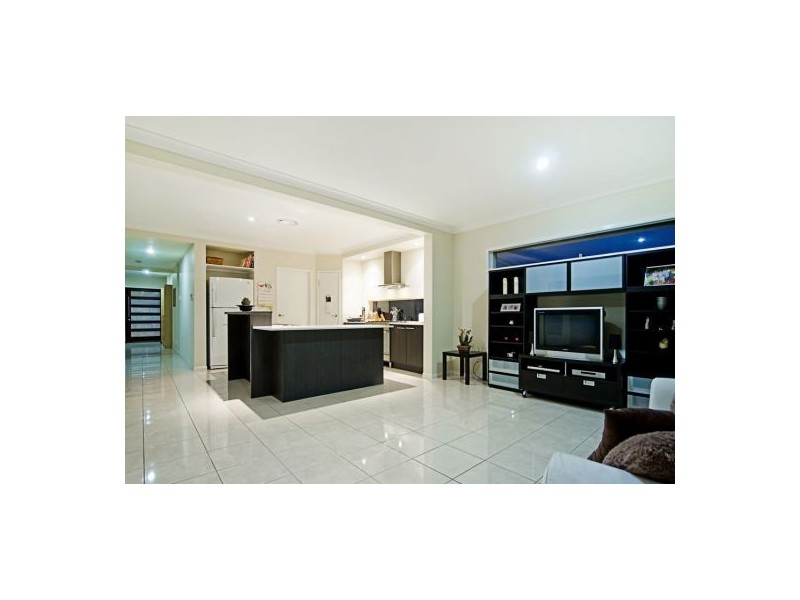 20 Berrimilla Lane, Coomera Waters QLD 4209
