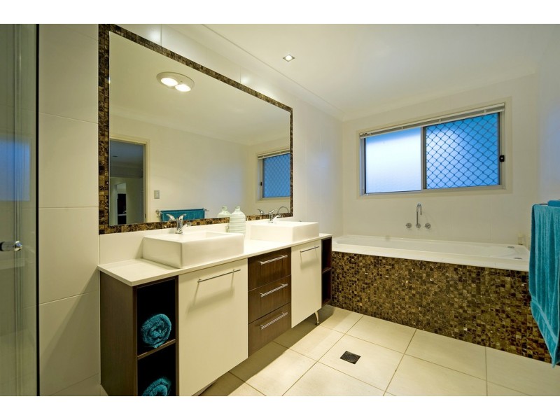 18 Beau Geste Place, Coomera Waters QLD 4209
