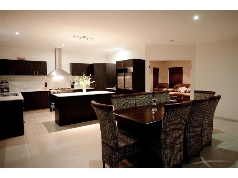 8 Daintree Drive, Coomera QLD 4209