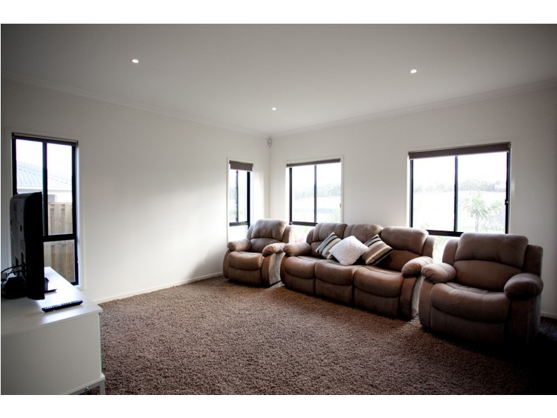 8 Daintree Drive, Coomera QLD 4209
