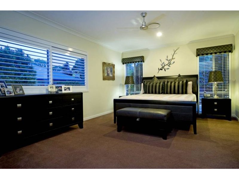 18 Sailaway Court, Coomera Waters QLD 4209