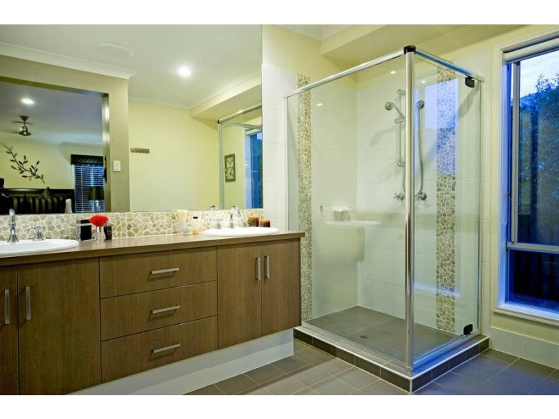 18 Sailaway Court, Coomera Waters QLD 4209