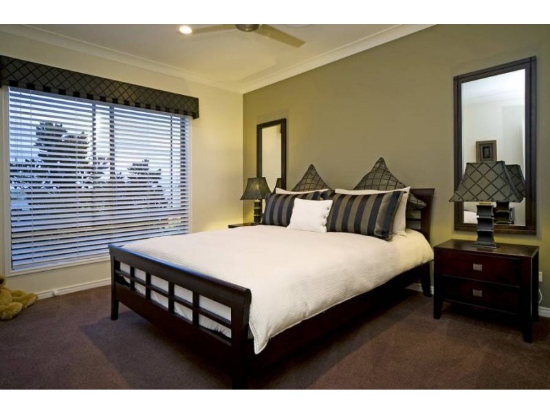 18 Sailaway Court, Coomera Waters QLD 4209
