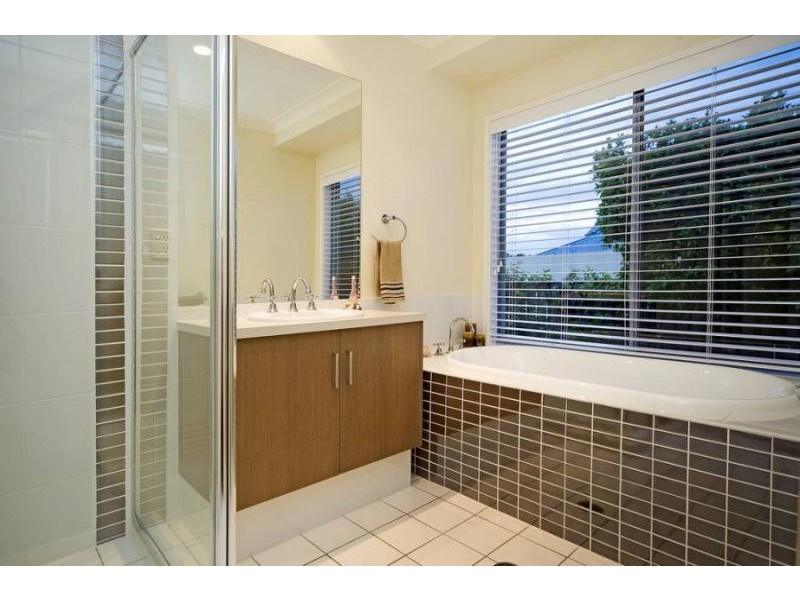 18 Sailaway Court, Coomera Waters QLD 4209