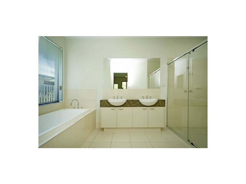 8 Iceberg Lane, Coomera Waters QLD 4209