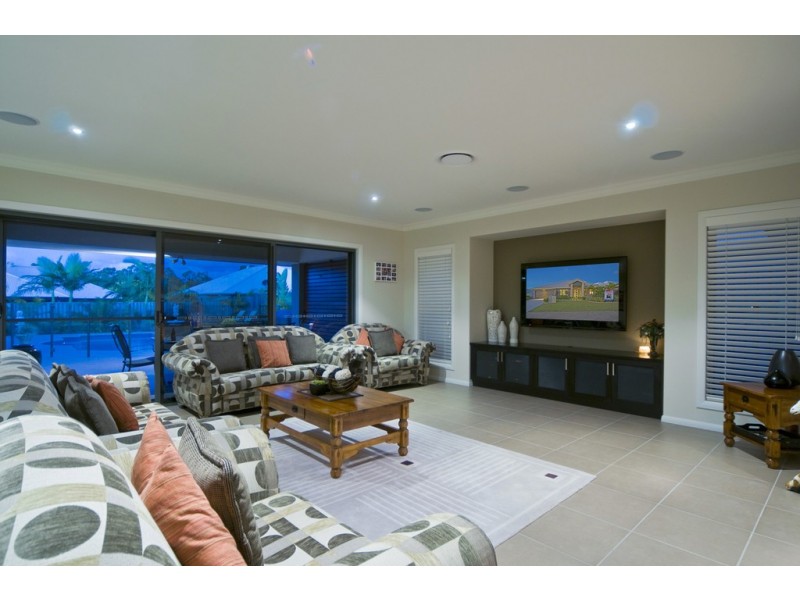 5 Ragamuffin Drive West, Coomera Waters QLD 4209