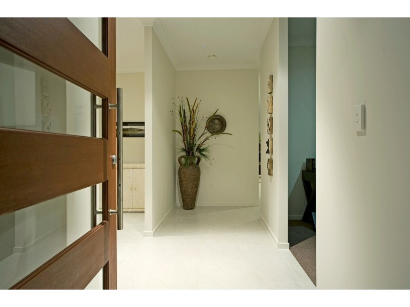 8 Sailaway Court, Coomera Waters QLD 4209